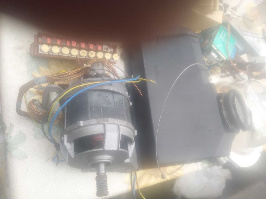 Продавам AEG автоматична пералня