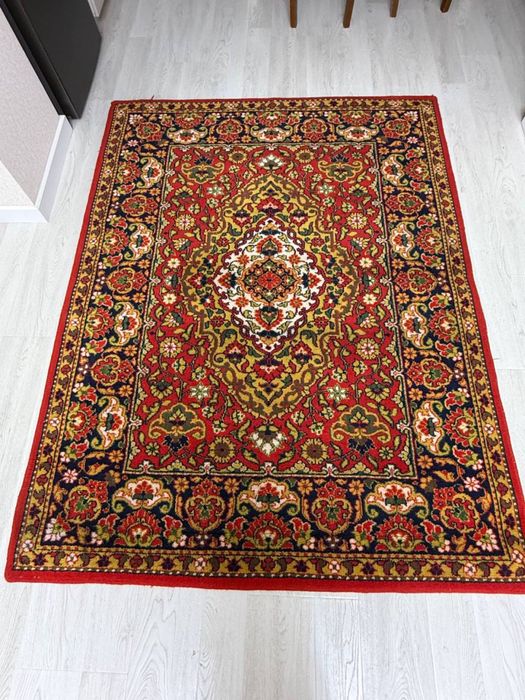 Продается ковры 1,5*2 - 2 штук, 2*3- 2 штук