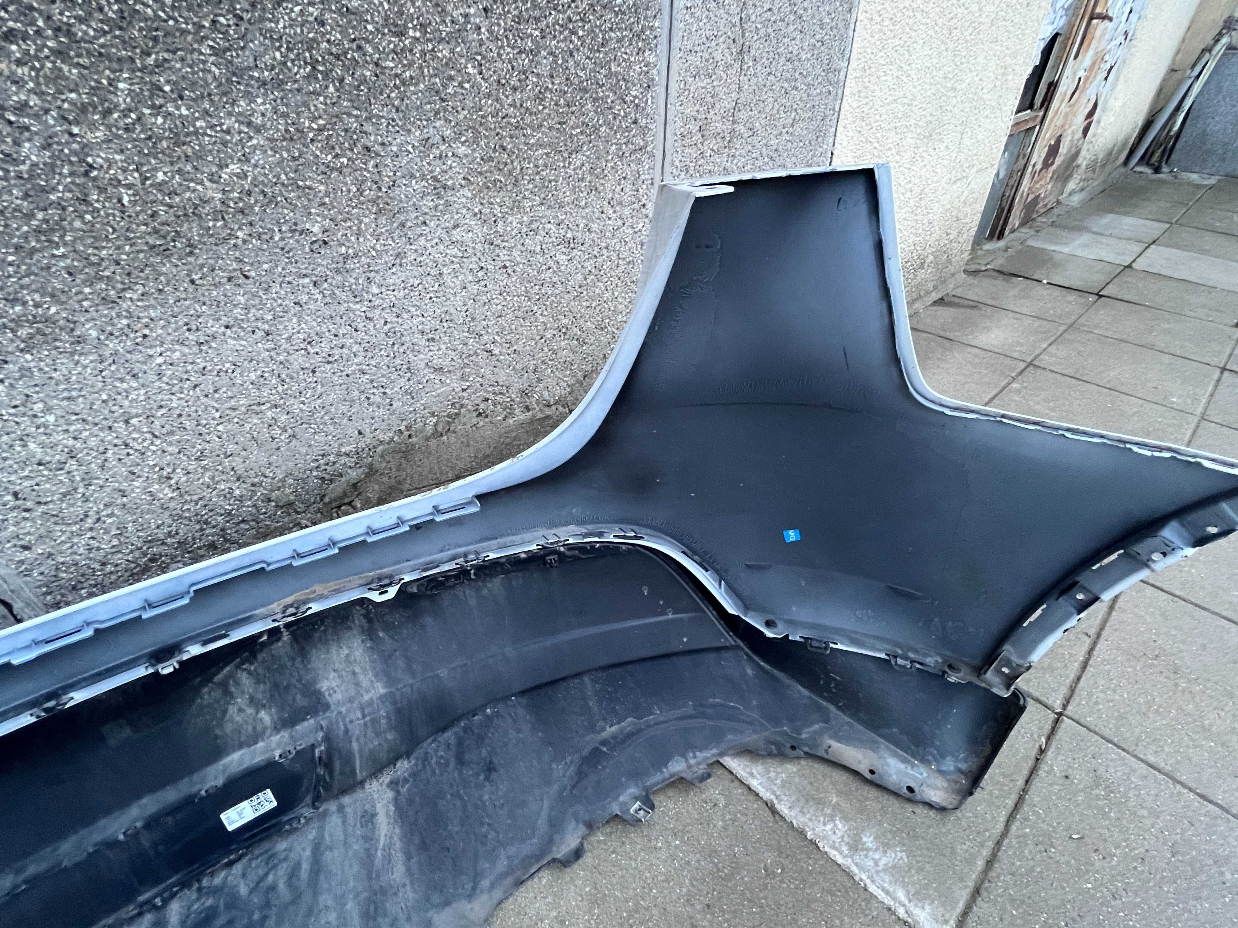 Tesla Model Y REAR FASCIA Задна броня и престилка § Lower wing bracket
