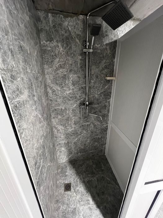 Erkak va studentlarga sheriklikga hona Yahshnabodda .