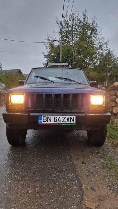 Vând Jeep Cherokee Xj 2.5