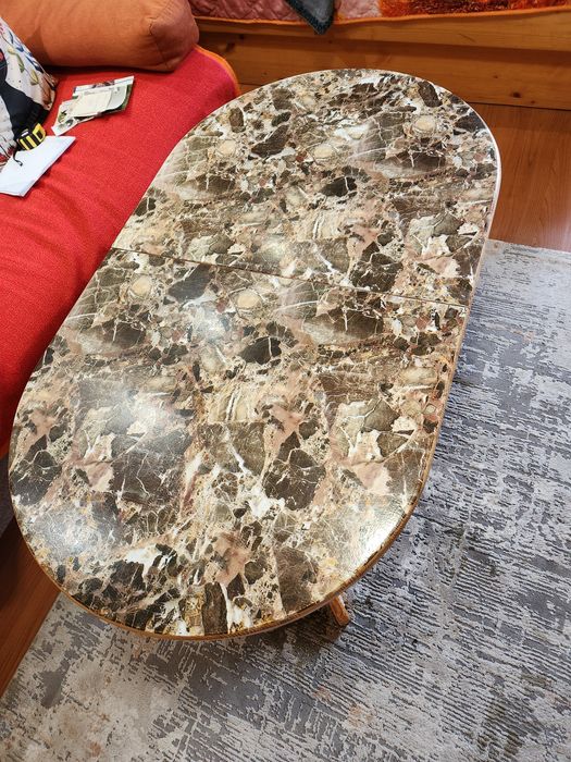 Дървена холна маса