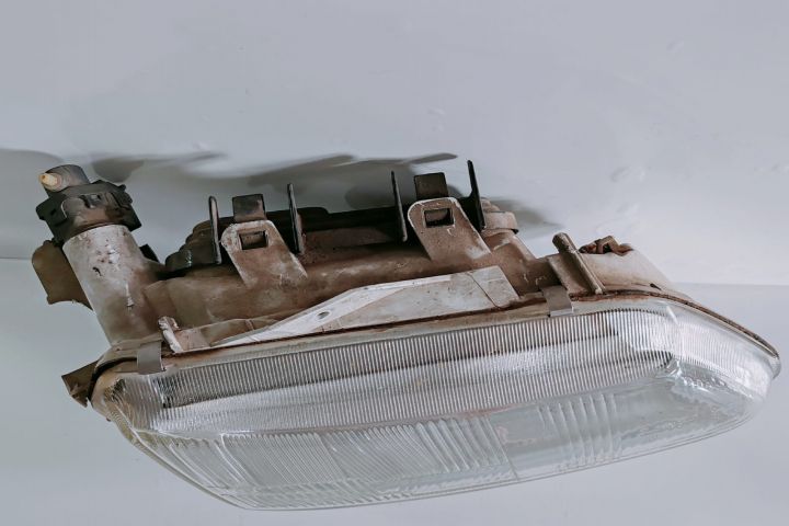 Far Dreapta  7700428879 Renault Laguna prima generatie