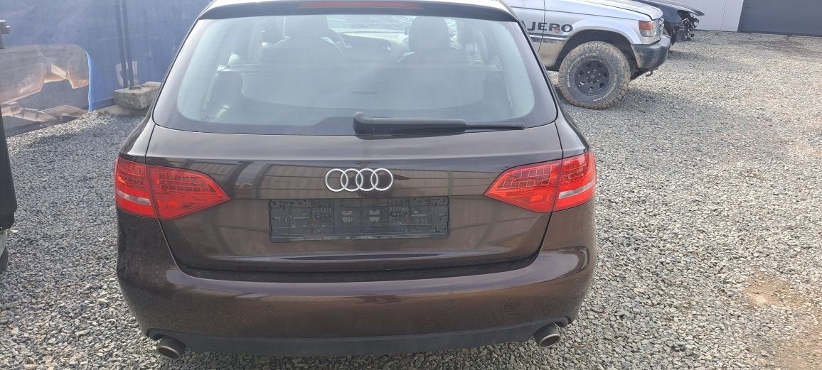 Dezmembrez  Audi A4 B8 2.7 tdi 190 cp CGKA cod culoare LZ8W