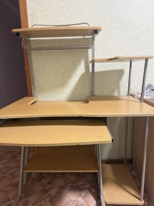 Продам компьютерный стол