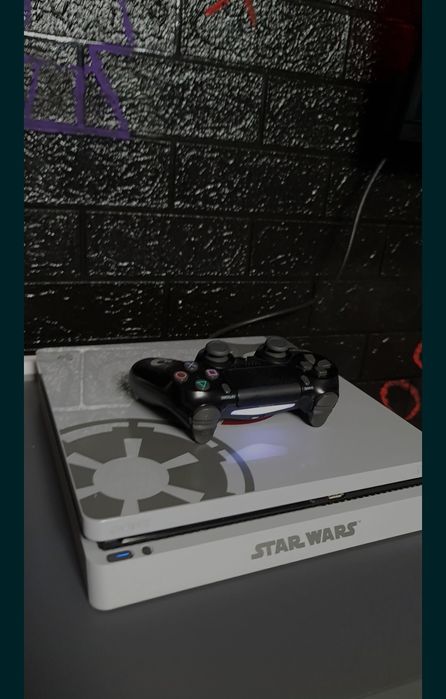 Vând sau schimb Ps4 1 Terra Star Wars Edition