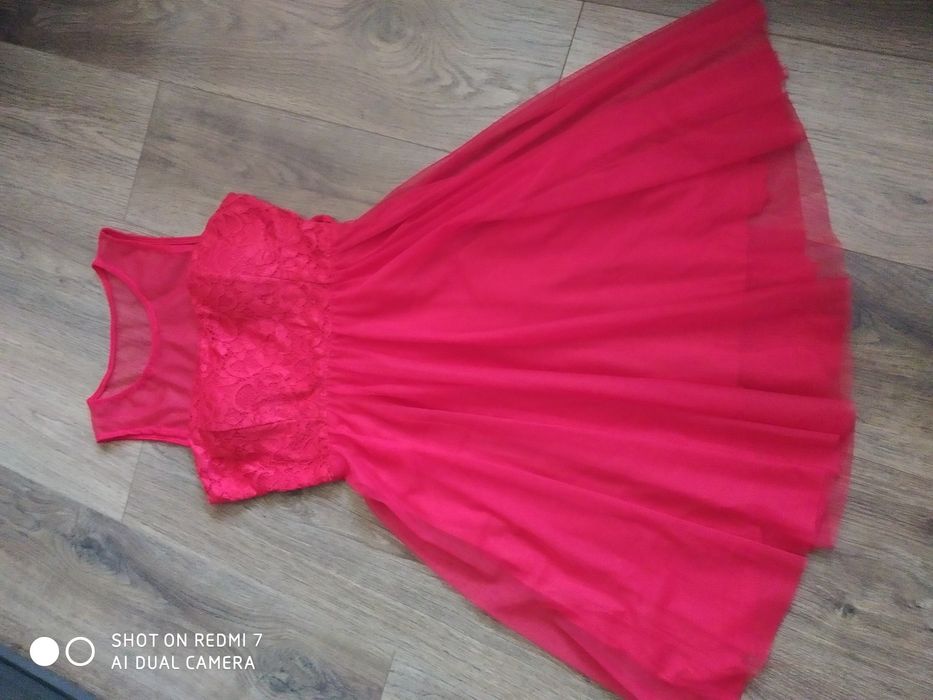 Дамска рокля в червено