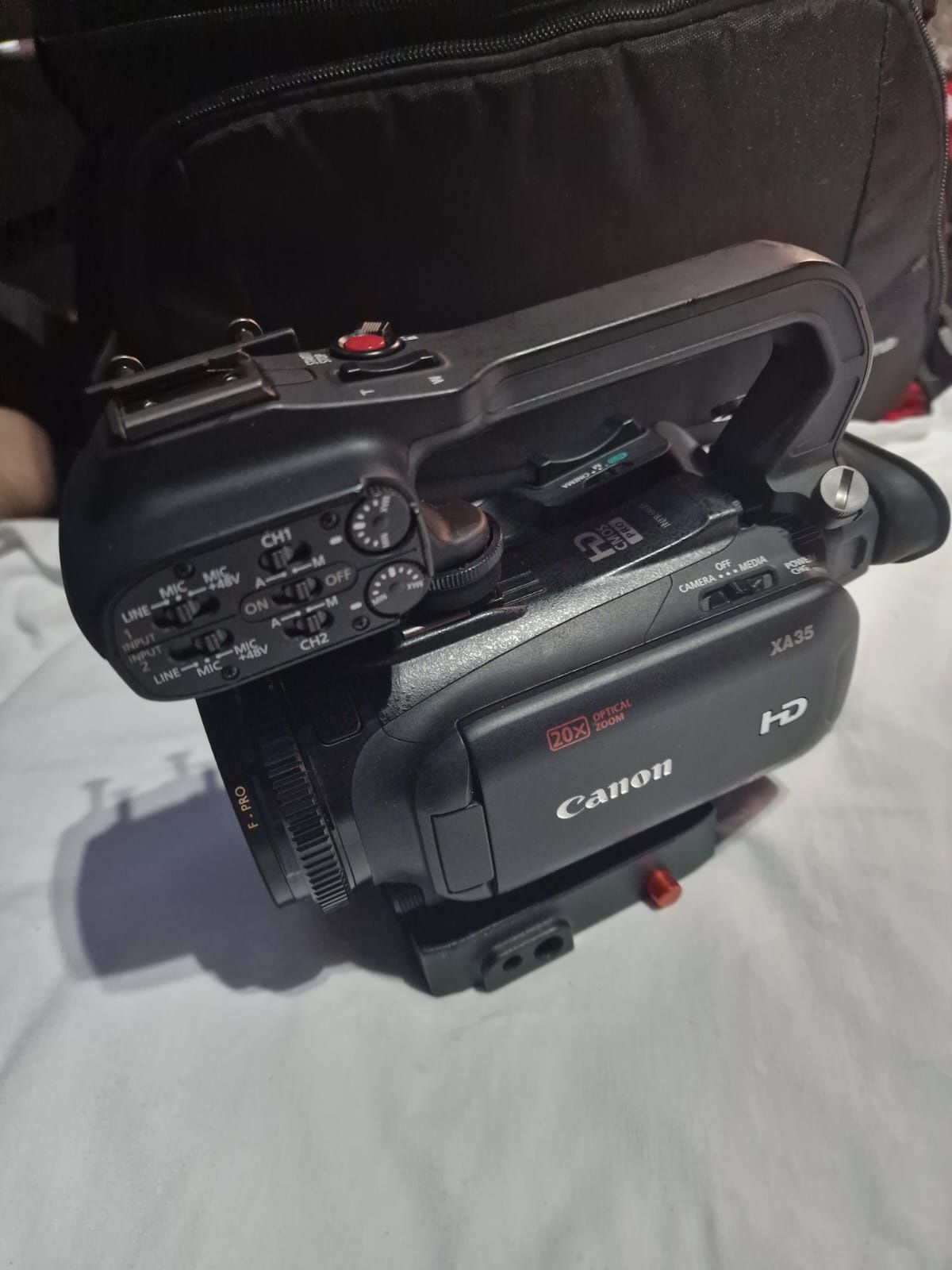 Vând Camera Canon XA35