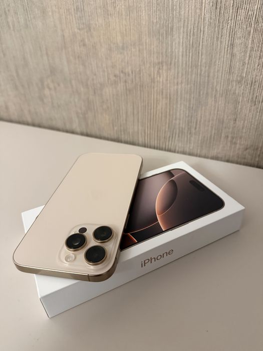 Vand Iphone 16 pro max impecabil, ca nou, in garantie, gold