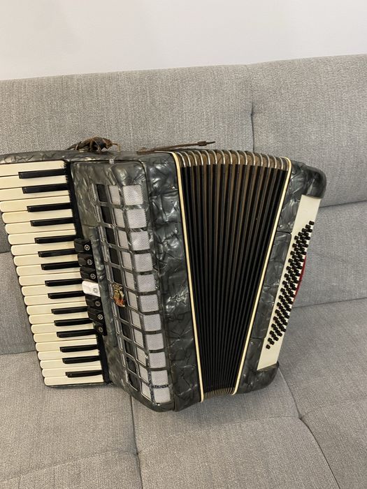 Acordeon Parrot/Scandalli cu 80 de basi