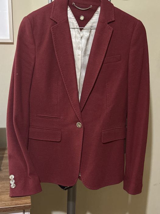 Класическо дебело сако в бордо на Massimo Dutti. екегантност и стил