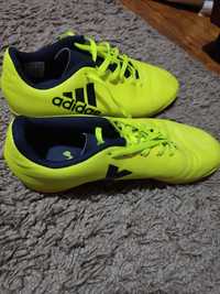 Футболни обувки Adidas за зала