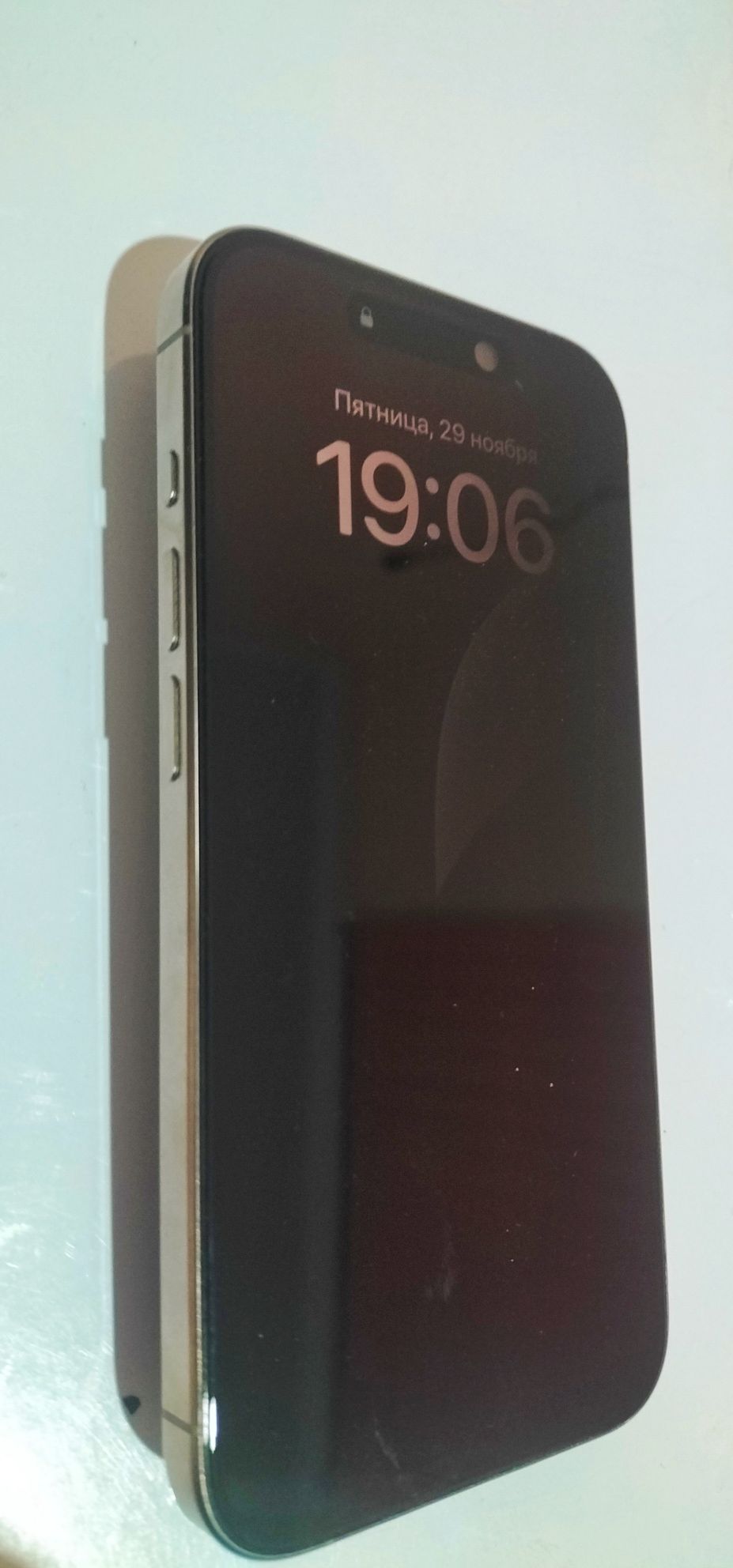 iPhone 15 pro сатылады.