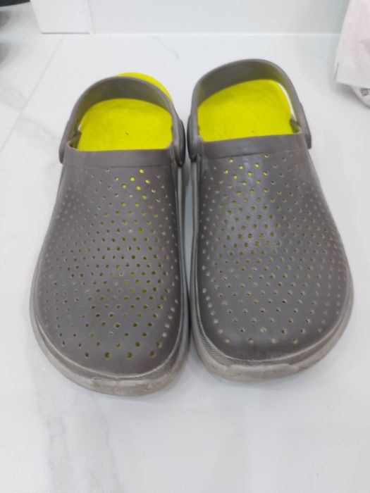 Продаётся кроксы