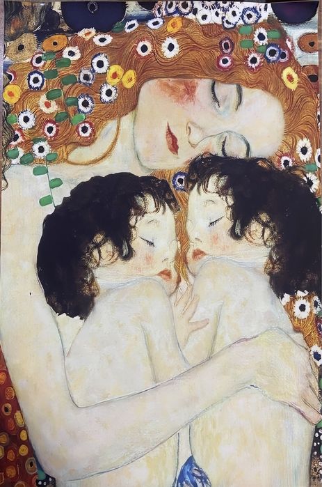 Картина Поцелуй, Мать с близнецами