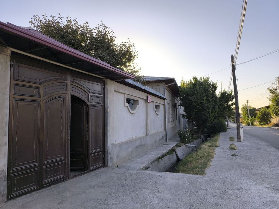 Uchtepa tumani Katta qani mahallasida xonadon sotiladi 3.3 sotix