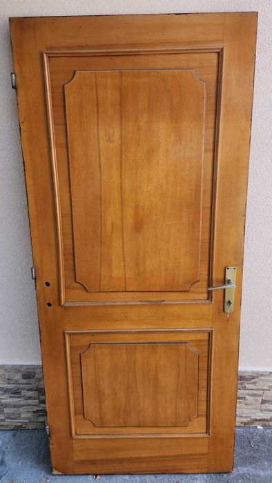 Usi lemn de exterior, lacuite, impecabile, complete