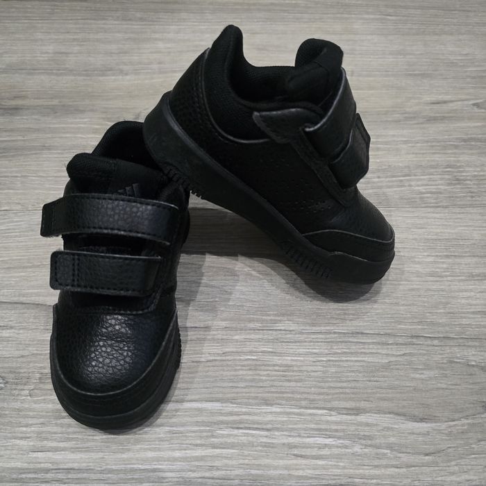 Детски обувки Adidas 23 номер нови