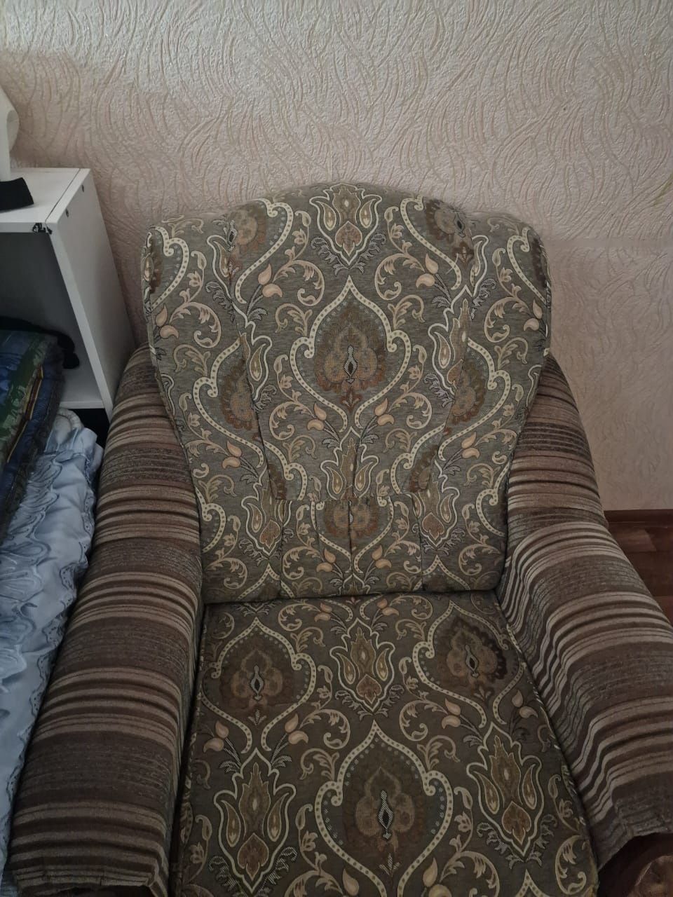 Продам диван и два кресло
