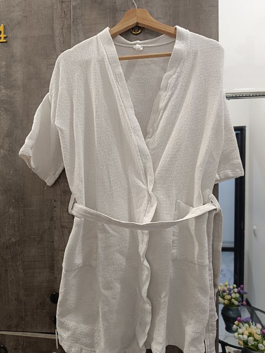 Продам халаты вафельные б.у