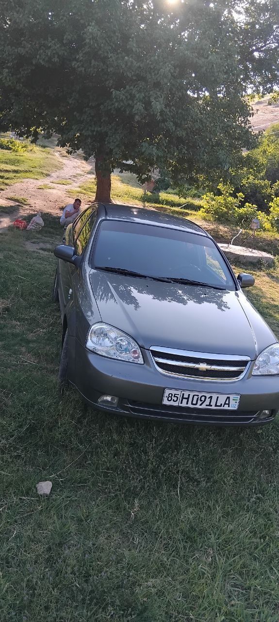 Lacetti sotiladi