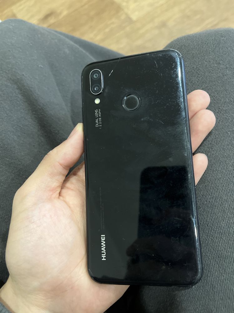 Продам на запчасти Huawei p20