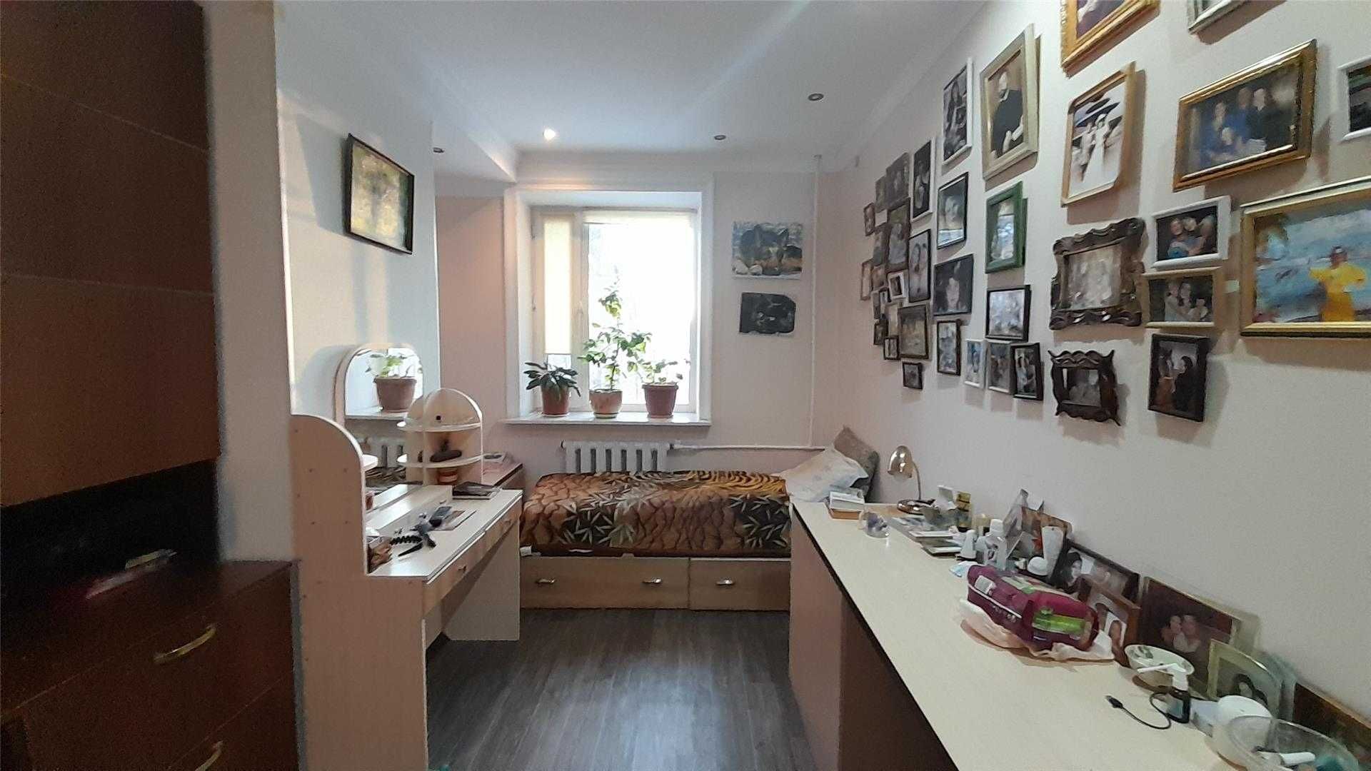 Продам  5-ти комн квартиру болгарского типа.