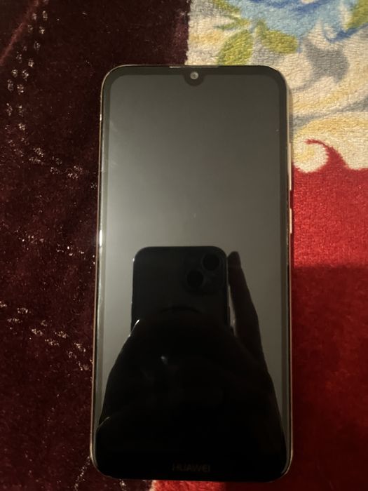 Продам телефон honor 8a