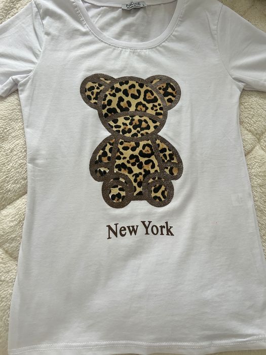 Нова бяла тениска с мече.