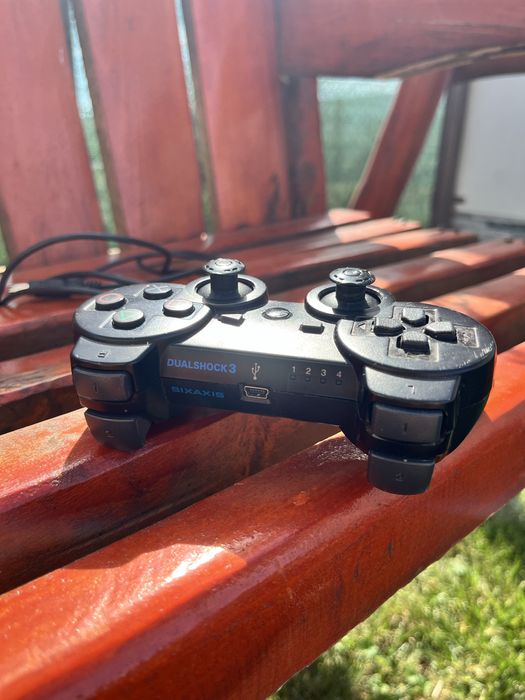 Vand PS3 cu 10 jocuri!