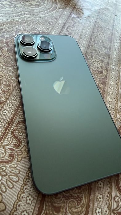 Продавам iphone 13 pro alpin green