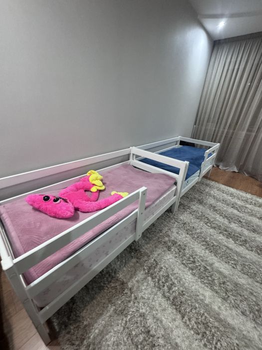 Поодам две кровати в отличном состоянии.