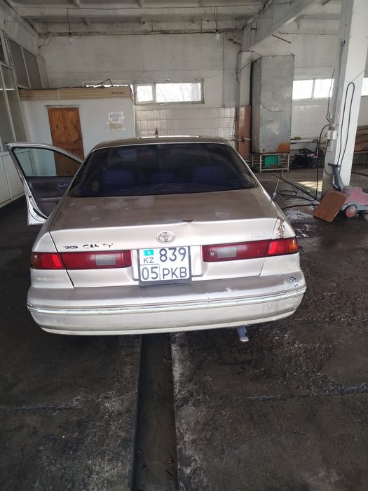 машина тойота camry 20