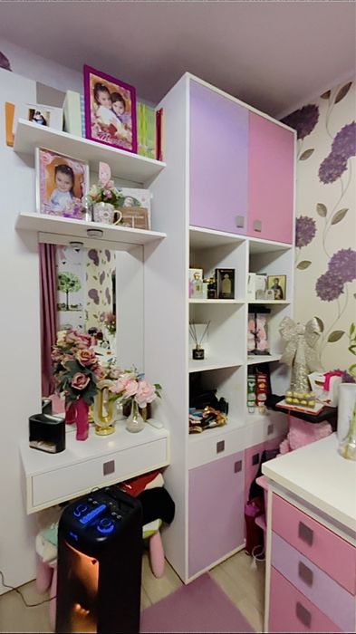 Mobila dormitor-calitate foarte buna , stare excelenta