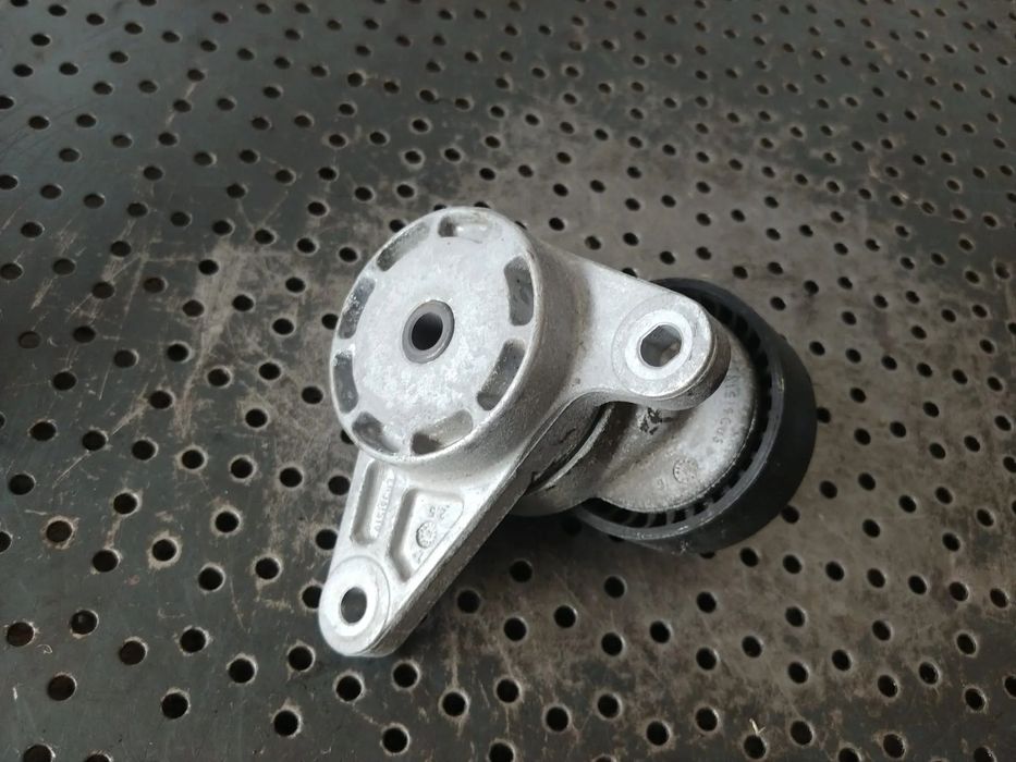 rola intinzator curea  2.0 tdi deu audi a4 b9 8w 04l903315a