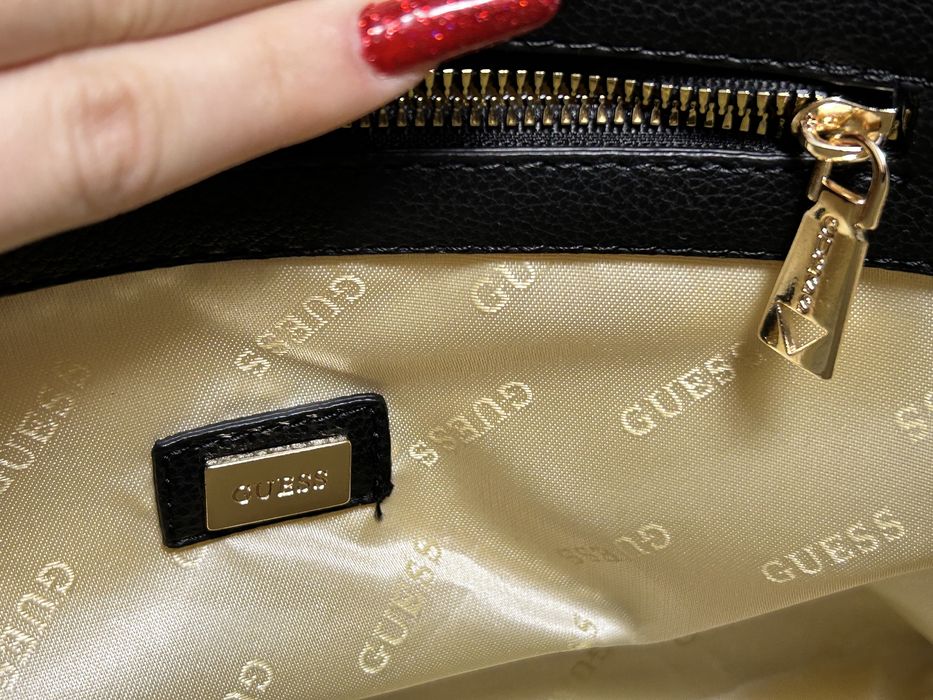 Geanta de umar Guess