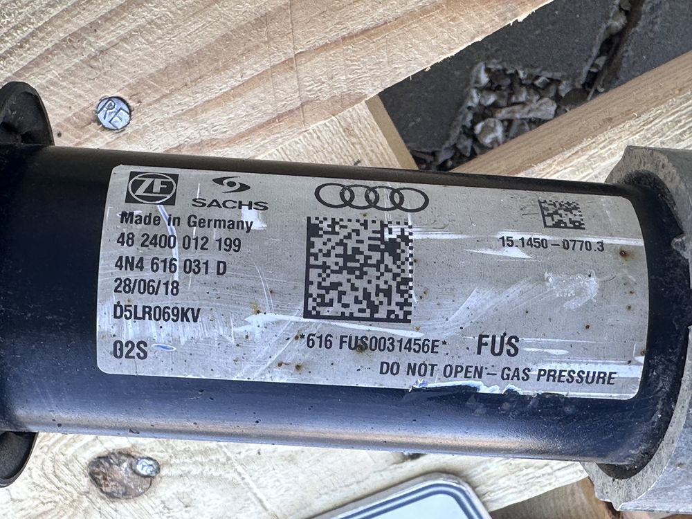 Заден десен амортисьор AUDI A8 D5 4N4616002B 4N4616031D