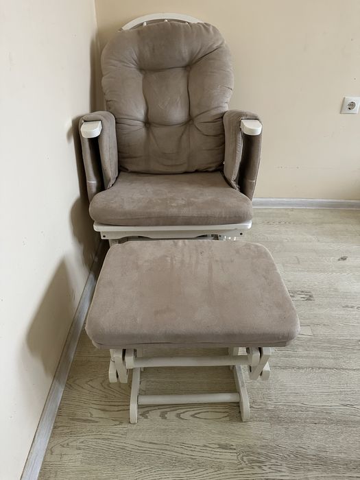 Люлеещ се стол с табуретка