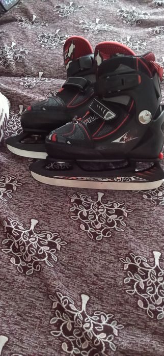 Коньки ледорубы.