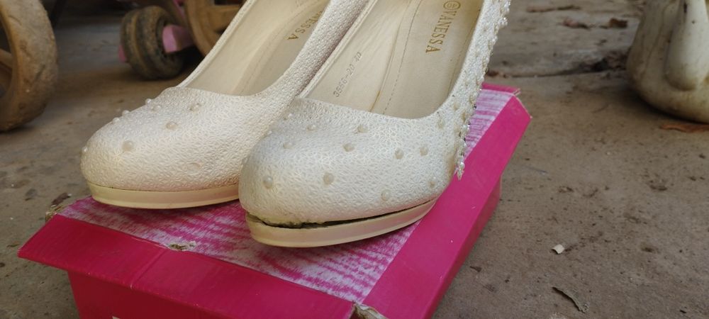 Туфли женские белые на каблуке