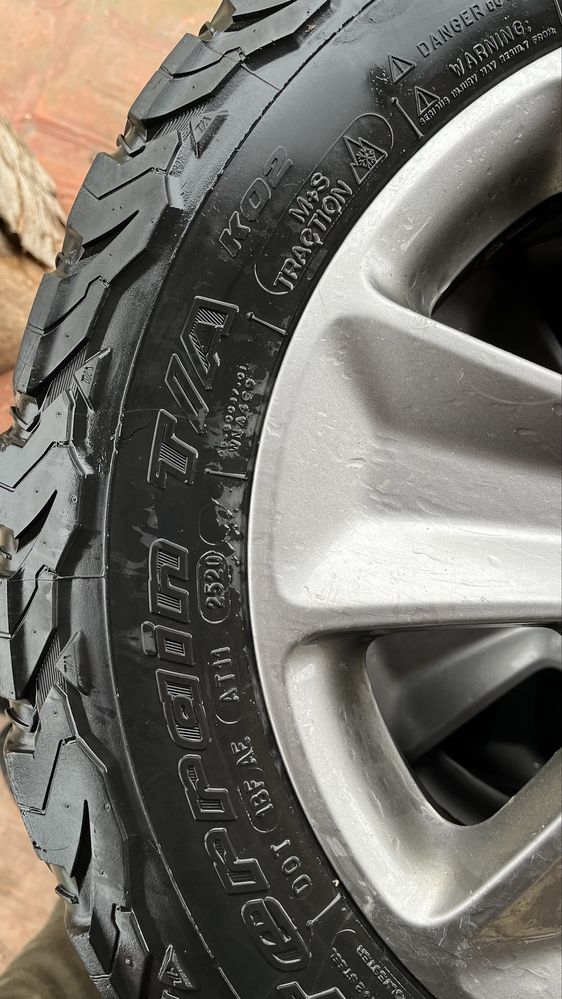 Vand anvelope off road bf goodrich at ko2 215/65R16