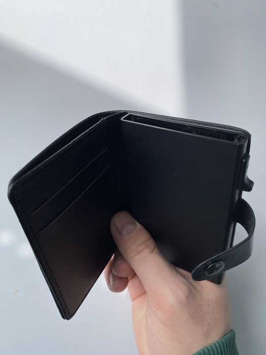 Продавам чисто нов неизползван мъжки портфейл