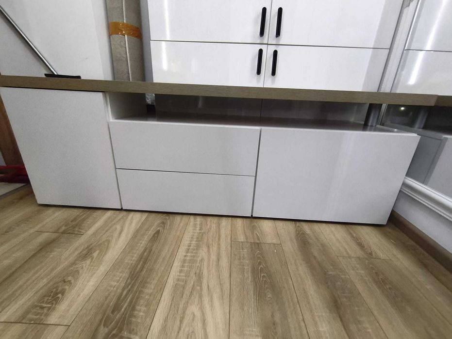 Vând comoda in stare foarte buna