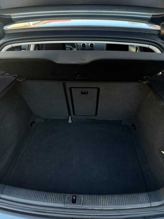 Vând Audi A3 2.0 TDI Sportback DPF Ambition