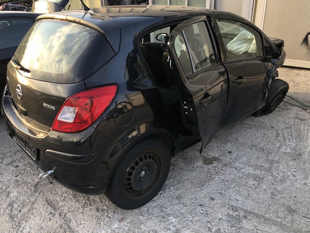 Opel Corsa 1.2 бензин 2012 г