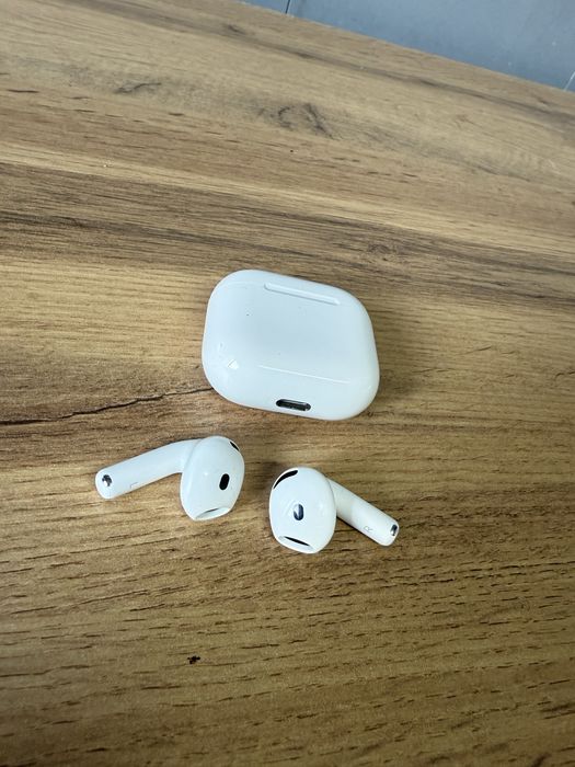 AirPods 4 оригинал. В отличном состоянии