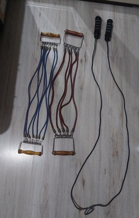 Эспандеры 2шт и скакалка с утяжеленными ручками.