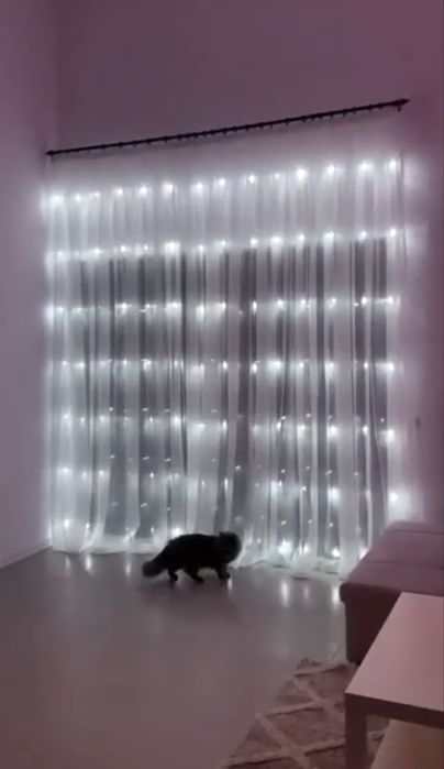 Perdea de lumini reglabila cu lumina neutră