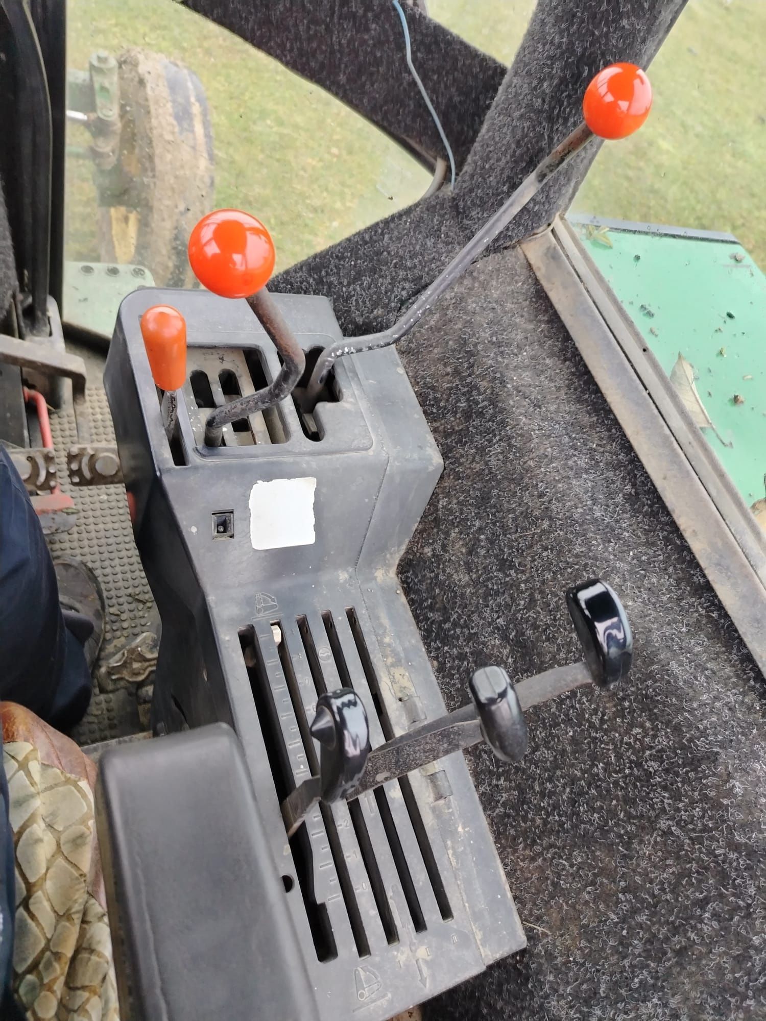 Vând John deere 2140 cu plug