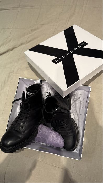 Боти Richmond 42 номер 270 лв.